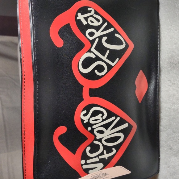 NWT Victoria's Secret Travel / Make-up Bag - Black & Red w/Wrist Strap - Picture 12 of 12